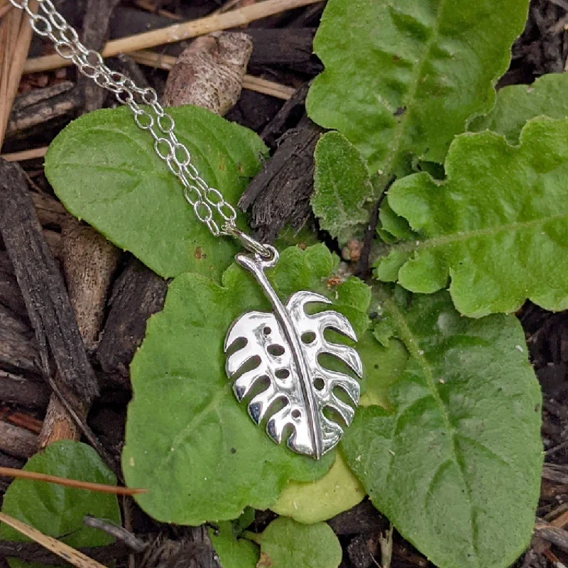 Beautiful necklaces and pendants with geometric shapes for a modern, artistic design-Monstera Leaf Necklace